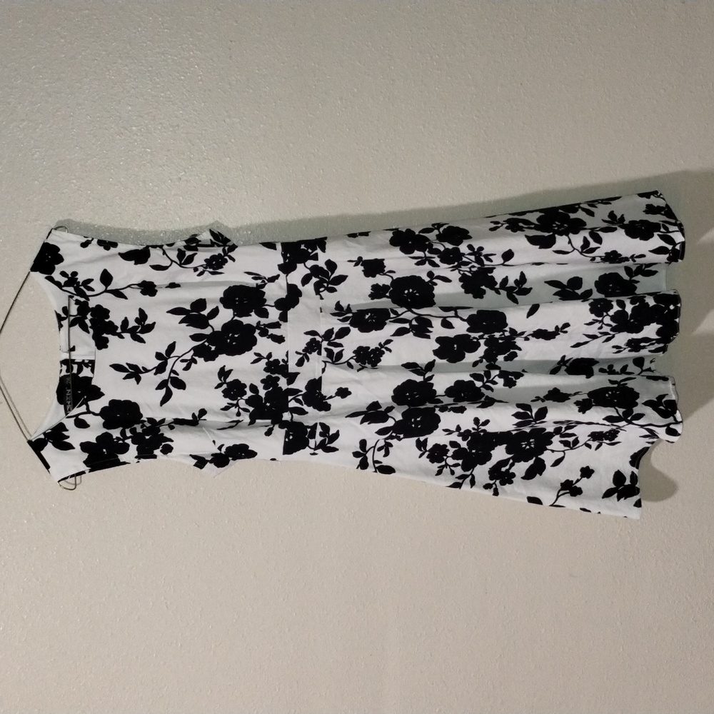 Women's size 2X White with black cherry blossom design cotton dress